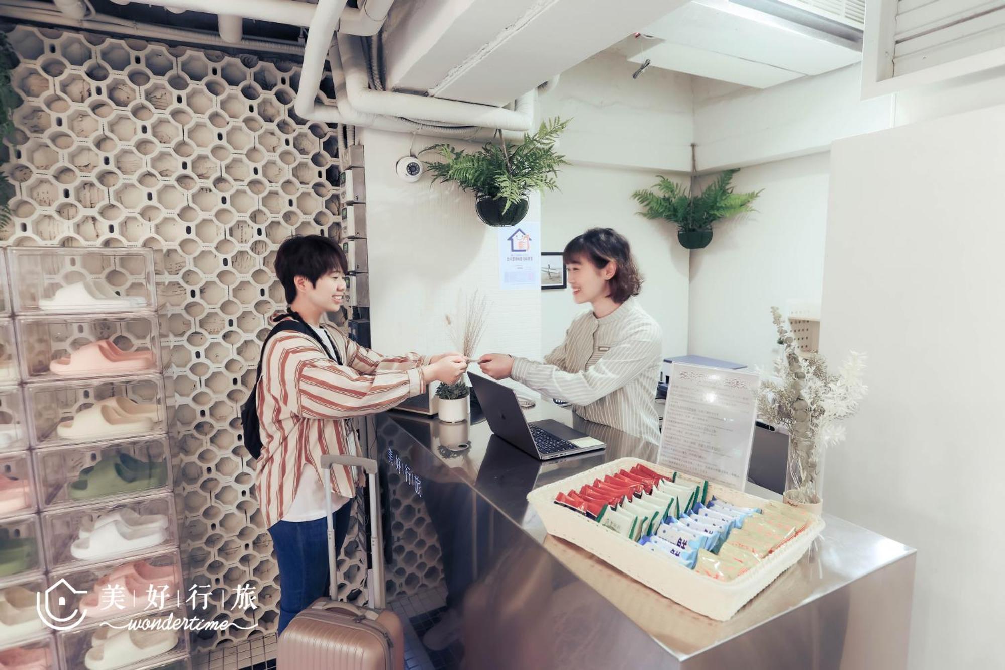 Wondertime2- Ladies' Inn 'Taipei Main Station Exterior photo